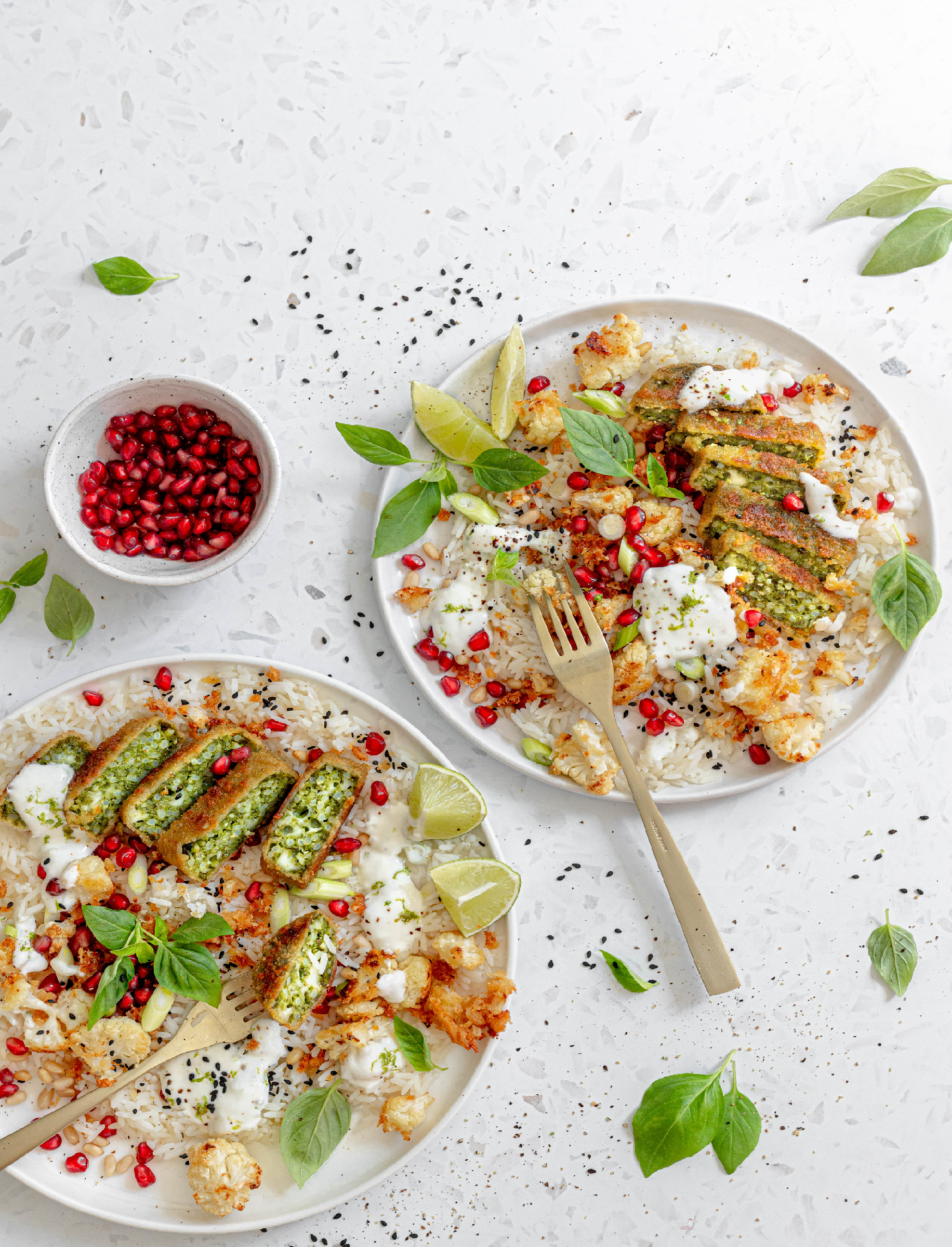 Nugety s pečenými sladkými bramborami a jedlý salát s arašídovým dresinkem