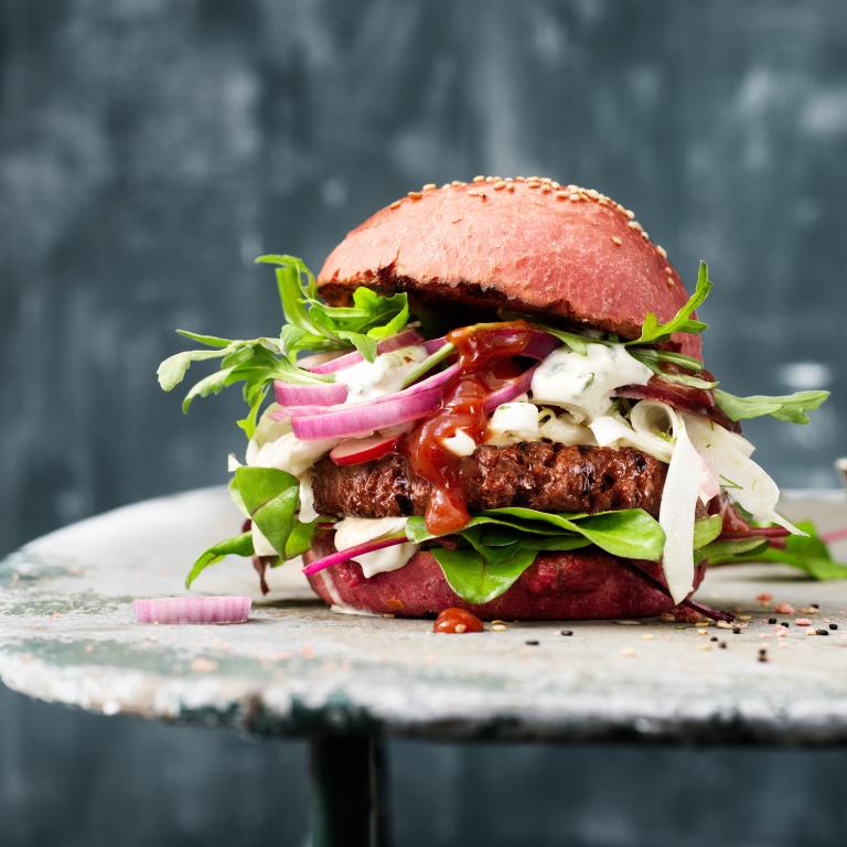 Seznačně růžový Burger Garden Gourmet Sensational Burger 2.0