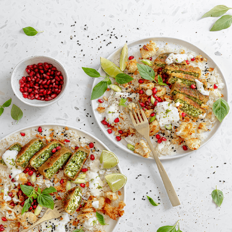 Nugety s pečenými sladkými bramborami a jedlý salát s arašídovým dresinkem